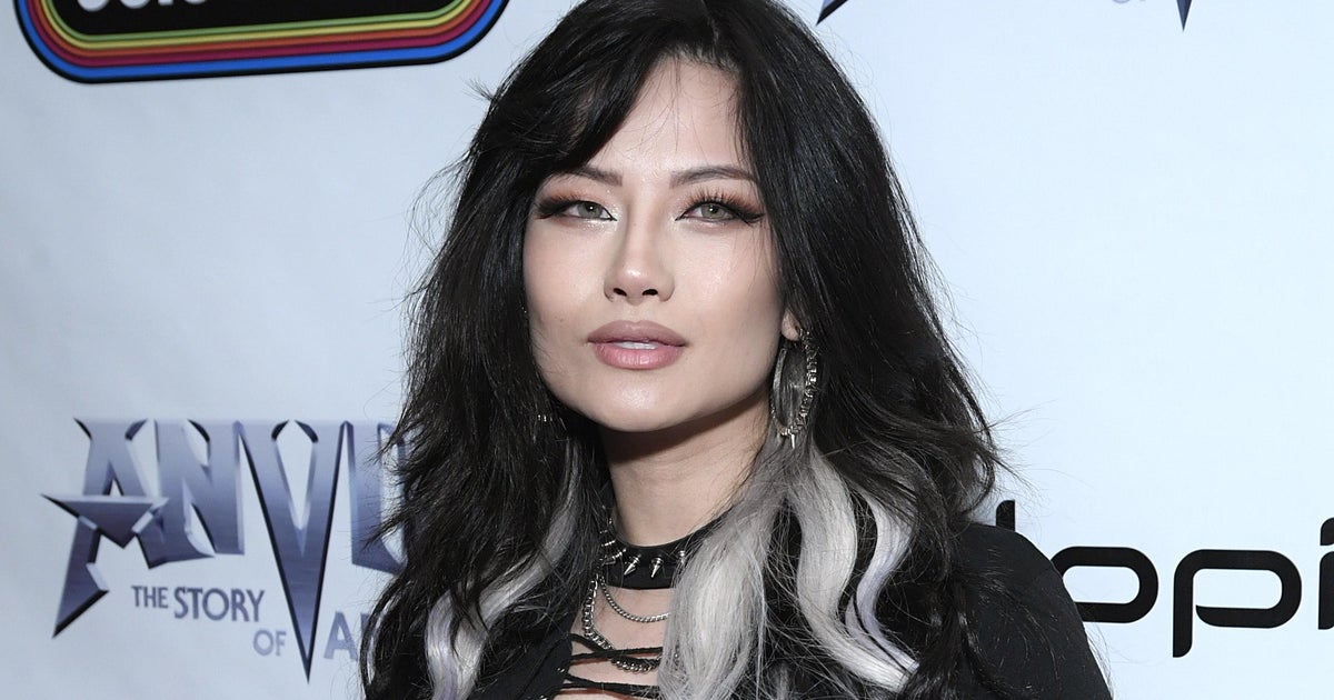 10,000 people applied to be The Smashing Pumpkins’ next guitarist. Meet the woman who got the job. 10,000 people applied to be The Smashing Pumpkins’ next guitarist. Meet the woman who got the job.