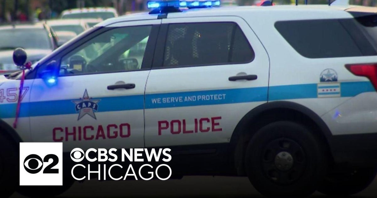 Man stabbed at Division stop on Blue Line - CBS Chicago