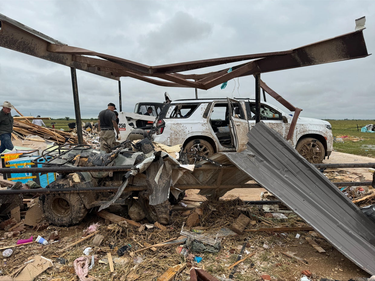 Tornado destroys Texas home, storm chaser saves family of 4: PHOTOS