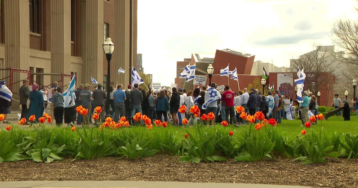 Pro-Israel and pro-Palestinian protesters clash on U of M campus