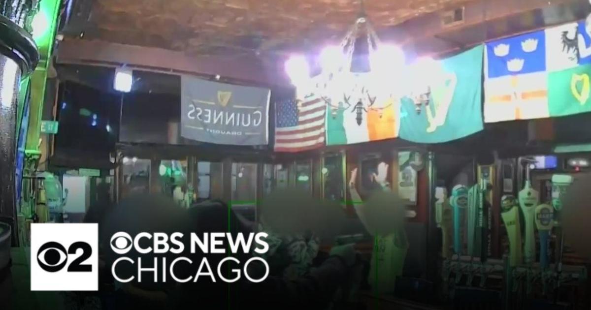 Armed Robbers Hold Up Chicago Bar As Part Of Crime Spree - Cbs Chicago