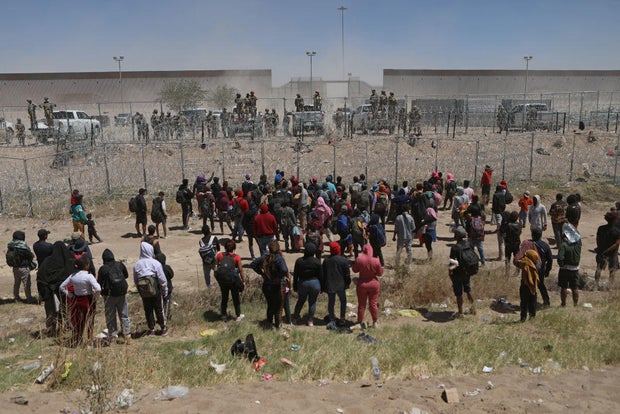 Migrants seeking asylum in the US demonstrate on the Rio Grande River to ask for authorization to enter the country, visa from Ciudad Juárez, Mexico, on April 25, 2024.