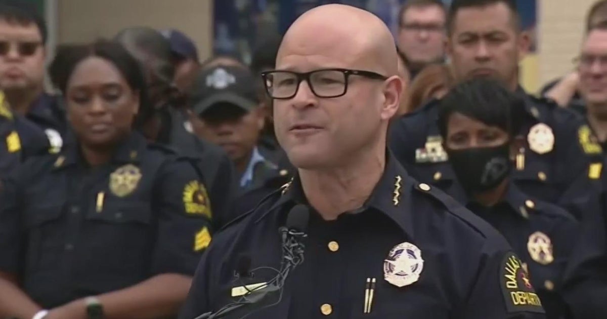City leaders committed to keeping police chief in Dallas - CBS Texas