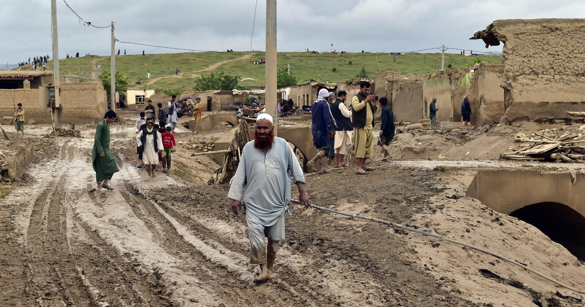 Внезапни наводнения в Северен Афганистан убиха повече от 300 души, съобщиха от ООН