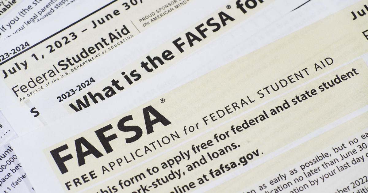Problems with federal financial aid program leaves many college bound students in limbo