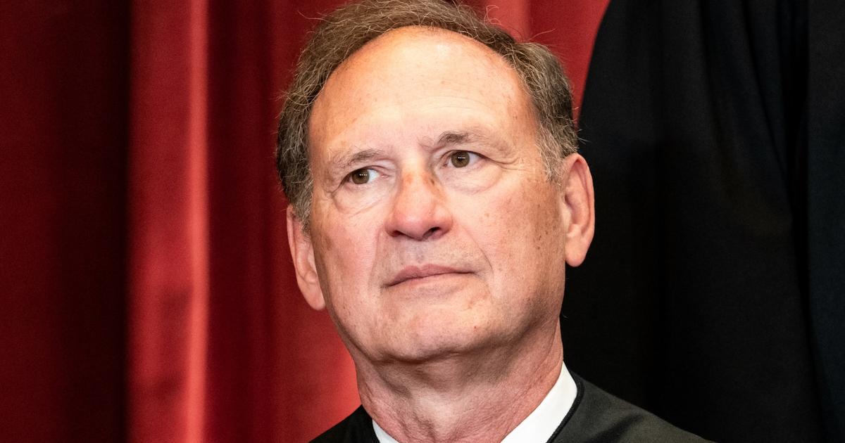 Alito tells congressional Democrats he won’t give up flags