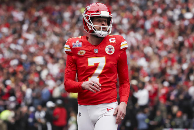 Kansas City Chiefs kicker Harrison Butker's jersey ranks among top-selling  NFL jerseys after commencement speech - CBS News