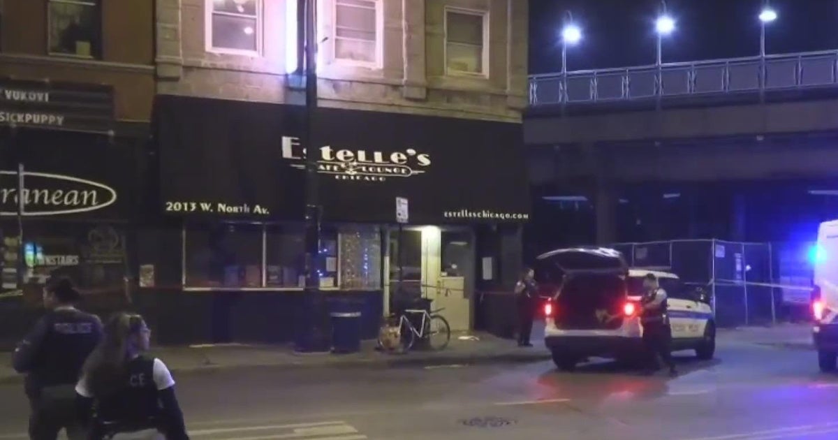 Man shot while trying to prevent robbery outside café in Chicago's ...