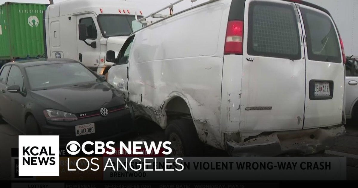 405 Freeway pursuit ends in violent wrong way crash - CBS Los Angeles