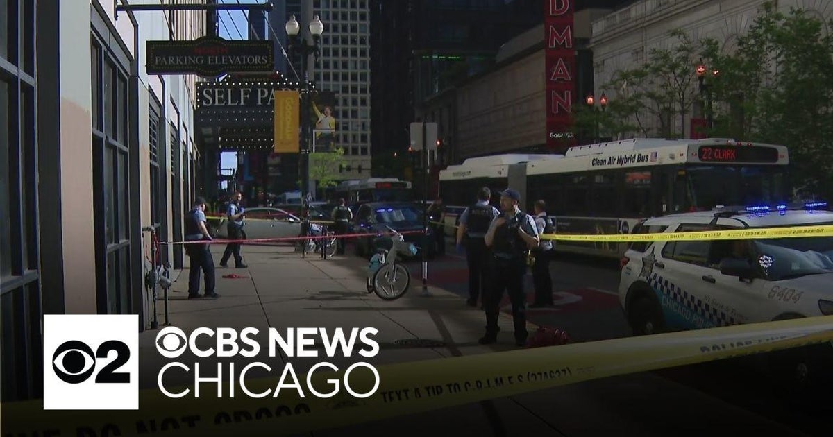 Man stabbed inside Ross department store in Chicago's Loop - CBS Chicago