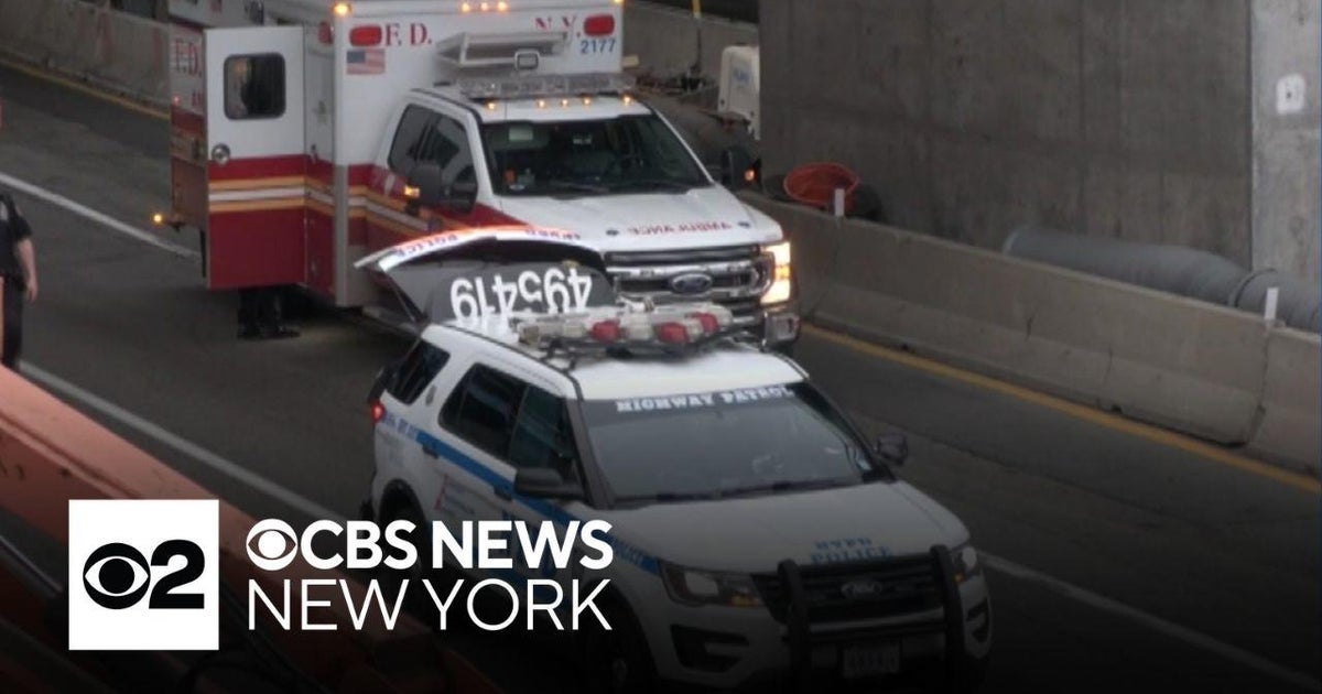 NYPD car strikes, kills person walking on Queens highway - CBS New York