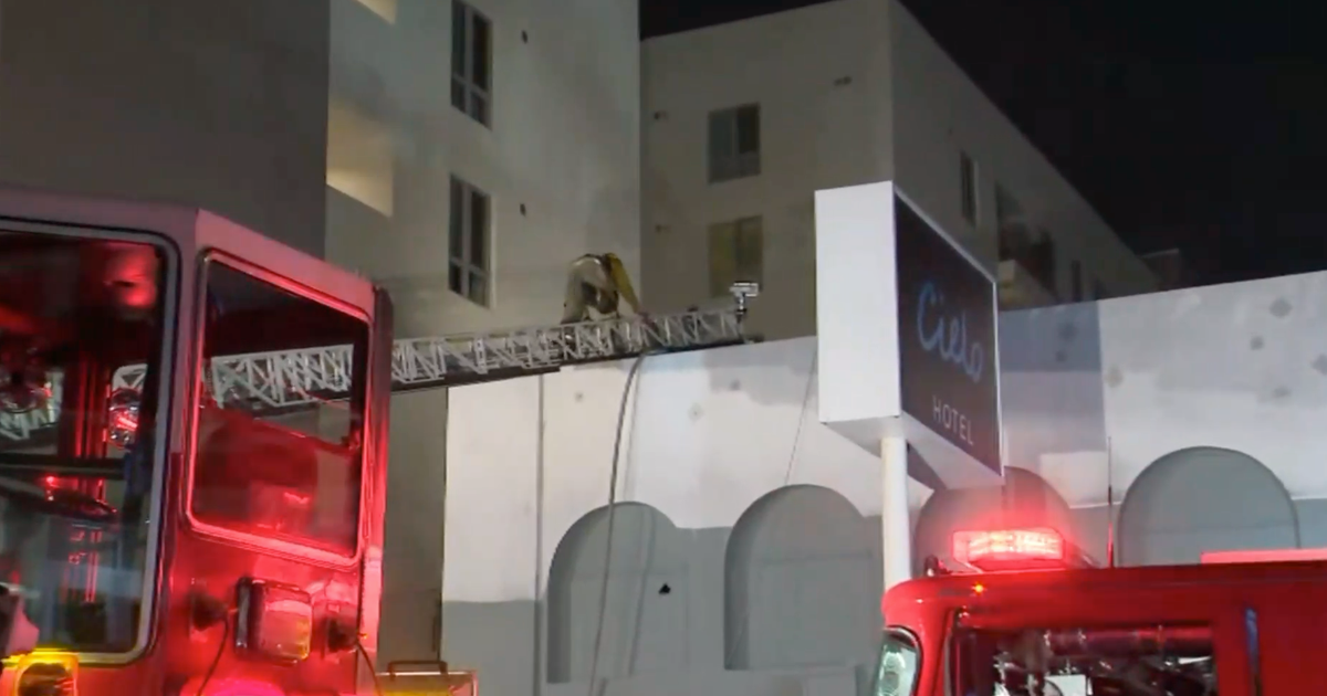 Firefighters extinguish fire at abandoned, 2-story hotel in Hollywood ...