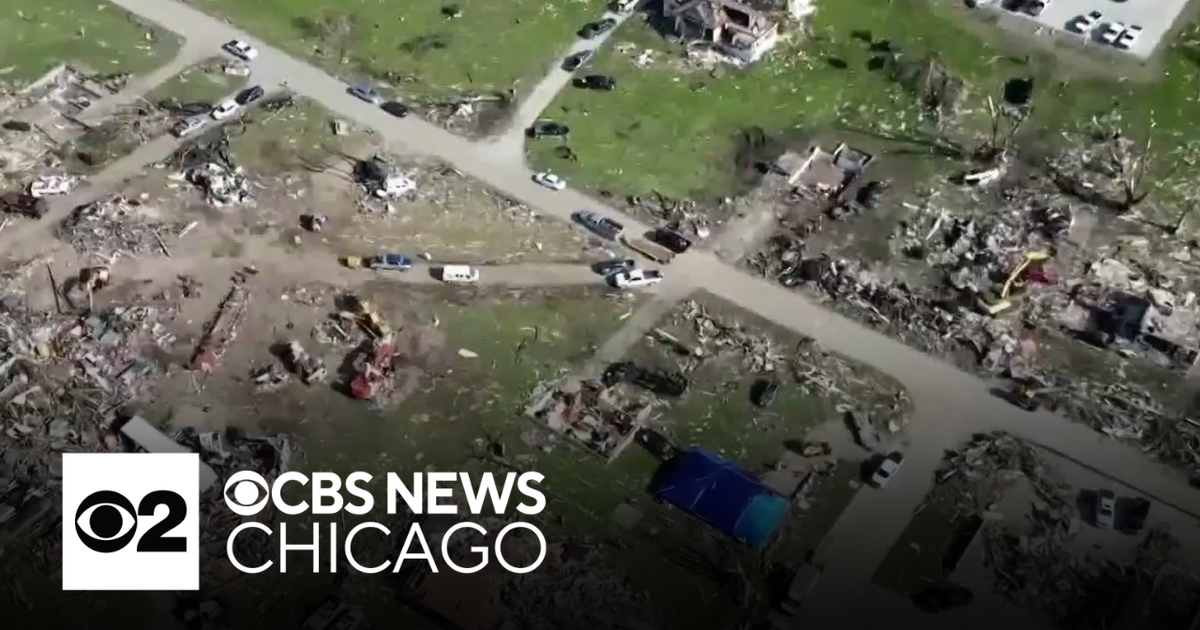 Communities in Texas, Iowa clean up after severe storms - CBS Chicago