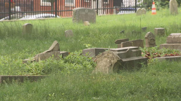 chelsea-cemetery-issue-burton-530p-pkg-frame-1056.jpg 