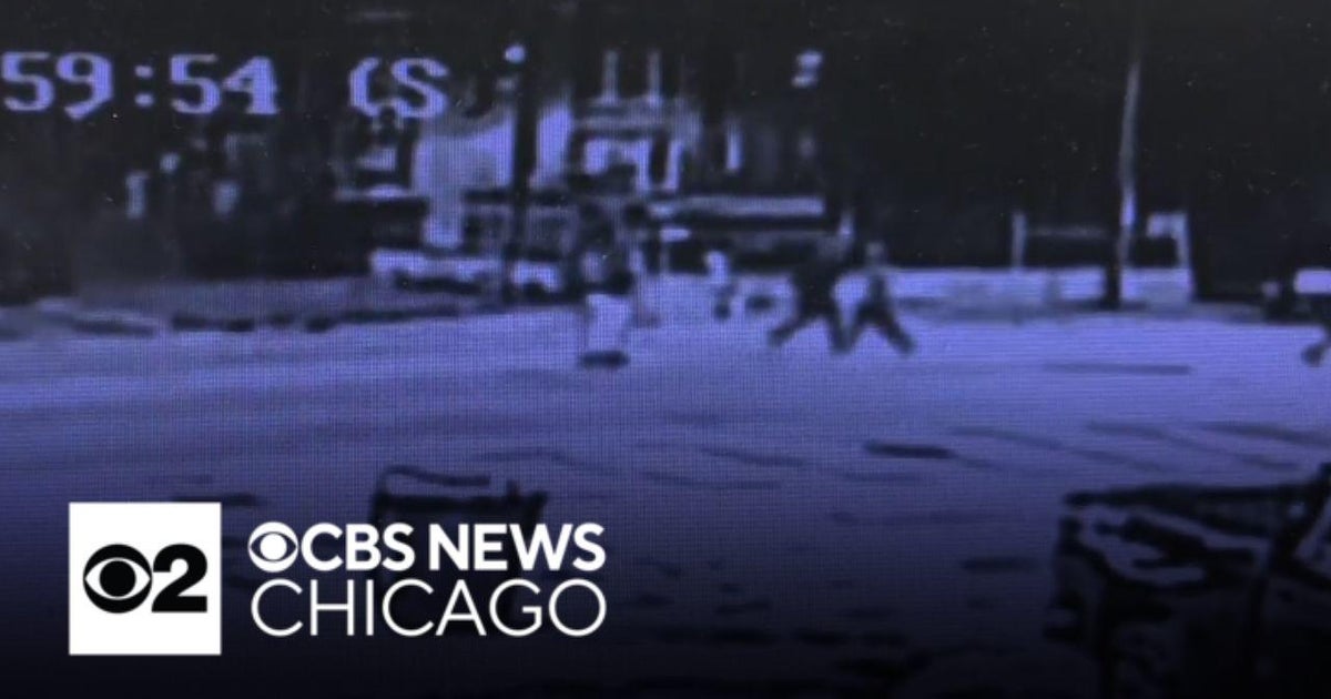 1 man dead, another injured in West Side Chicago police shooting - CBS ...