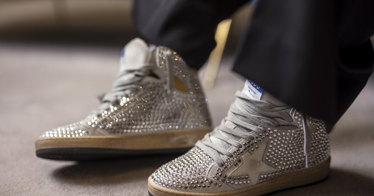 Le sneakers Golden Goose sembrano usate.  La società potrebbe valere fino a 3 miliardi di dollari. Le sneakers Golden Goose sembrano usate.  La società potrebbe valere fino a 3 miliardi di dollari.