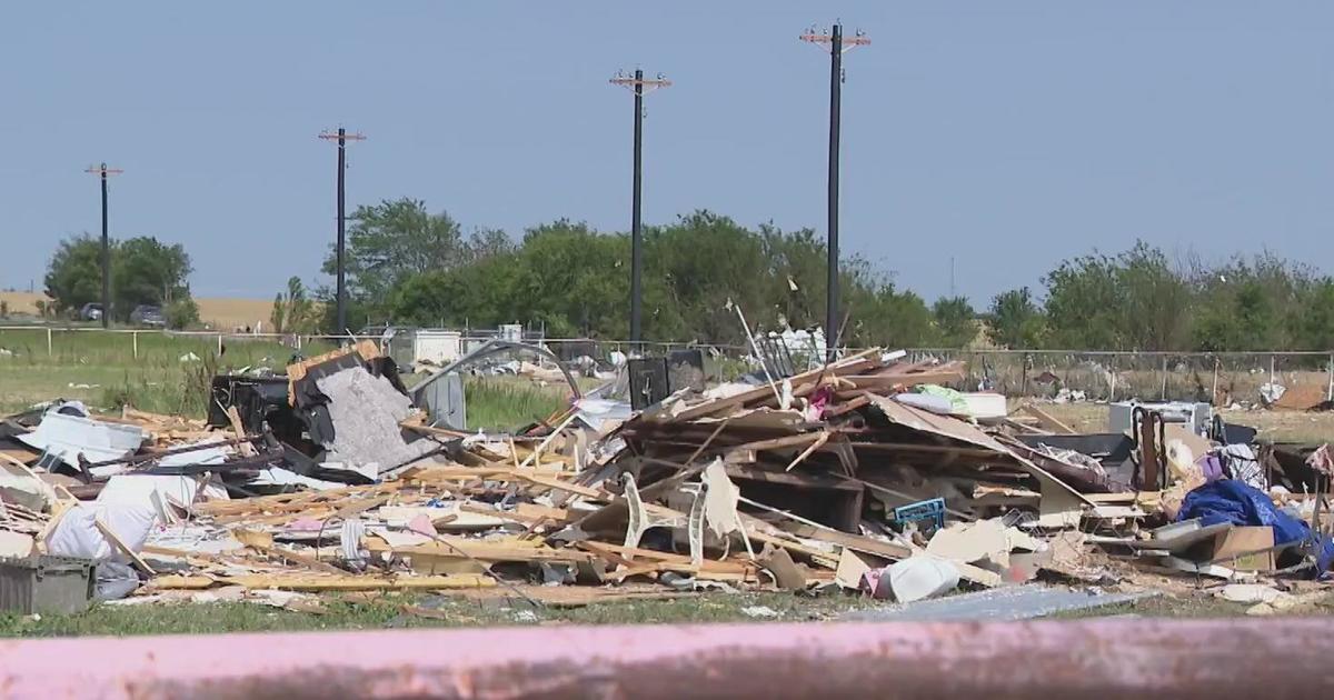Оцелелите от торнадо в Северен Тексас ронят сълзи, наричат ​​преживяването „травматично“