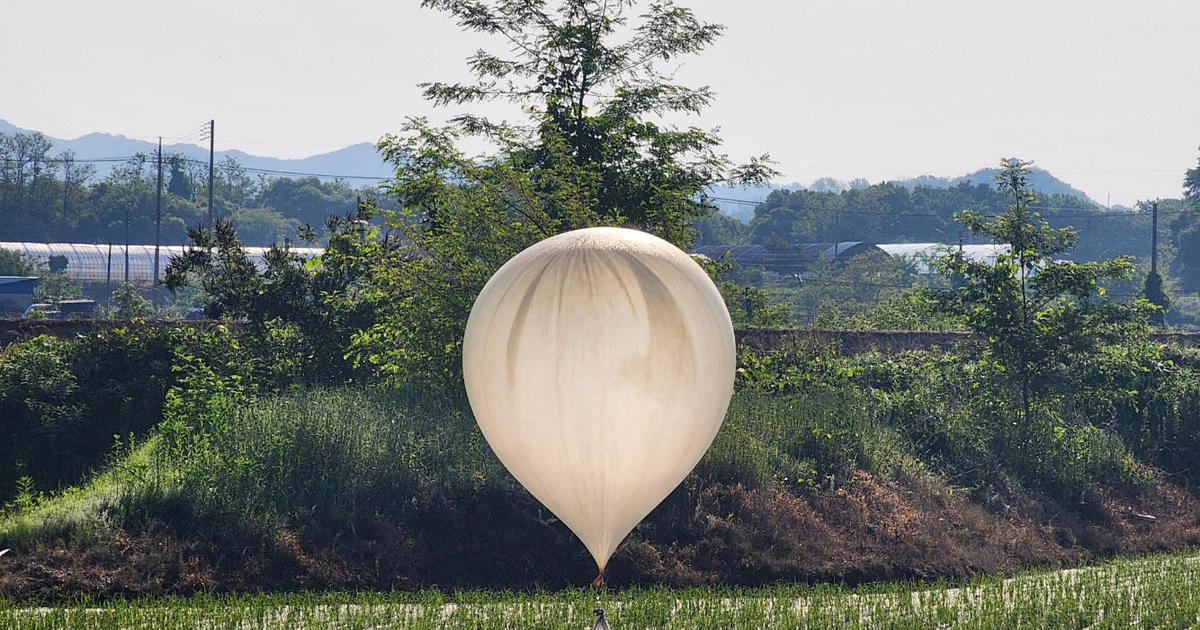 Северна Корея лети със стотици балони носещи боклук към Южна