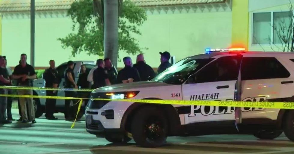 Police: Man, woman found dead in Hialeah apartment, child found uninjured Police: Man, woman found dead in Hialeah apartment, child found uninjured