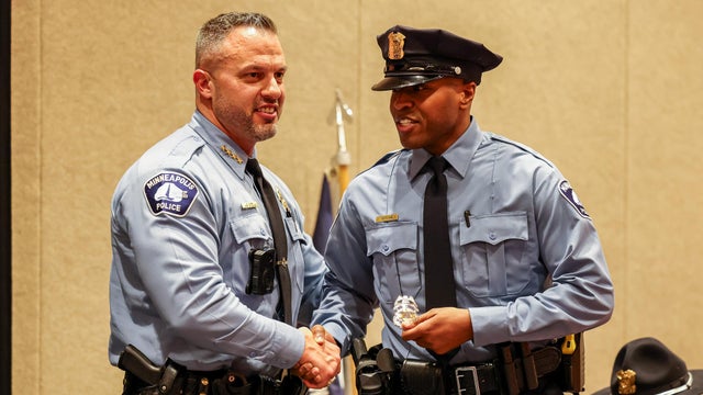 minneapolis-police-chief-brian-ohara-and-officer-jamal-mitchell.jpg 