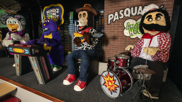 Northridge location of Chuck E. Cheese is soon going to be the last remaining pizza center to house an animatronic band 