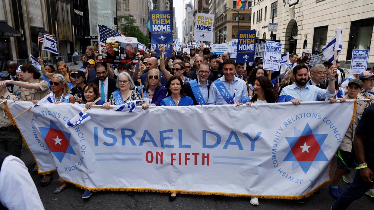 New York Governor Kathy Hochul (C) joins people marching on Fifth Avenue as they participate in the annual Israel Day Parade on June 2, 2024 in New York City.