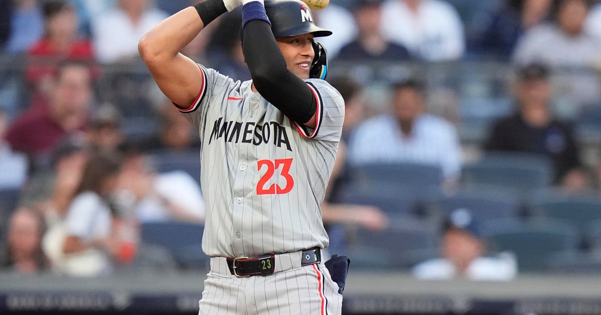 Just back from injured list, Twins 3B Royce Lewis salutes Derek Jeter in Yankee Stadium debut - Vimarsana News