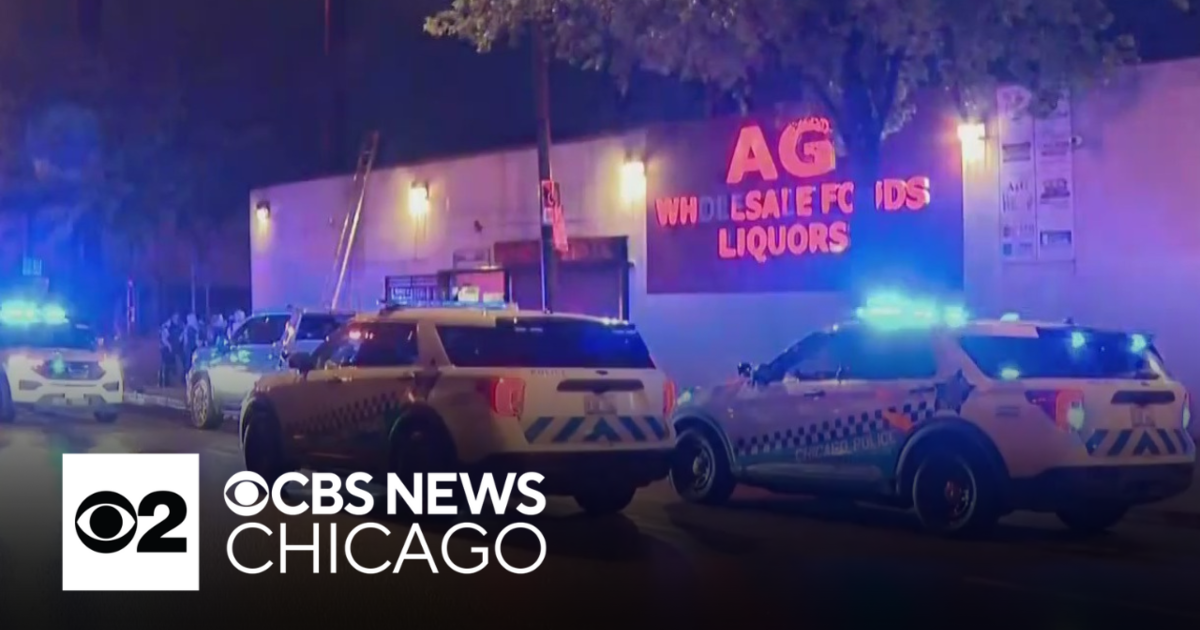 Man arrested in attempted South Side liquor store burglary - CBS Chicago