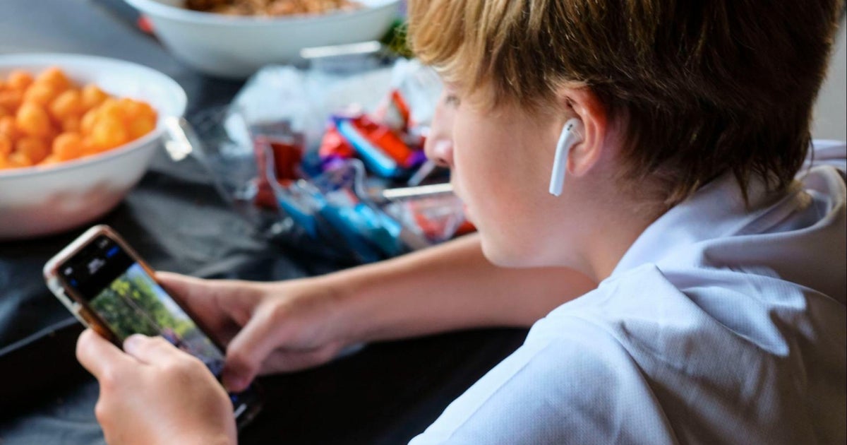 Florida moves forward with law aimed at keeping kids off social media Florida moves forward with law aimed at keeping kids off social media