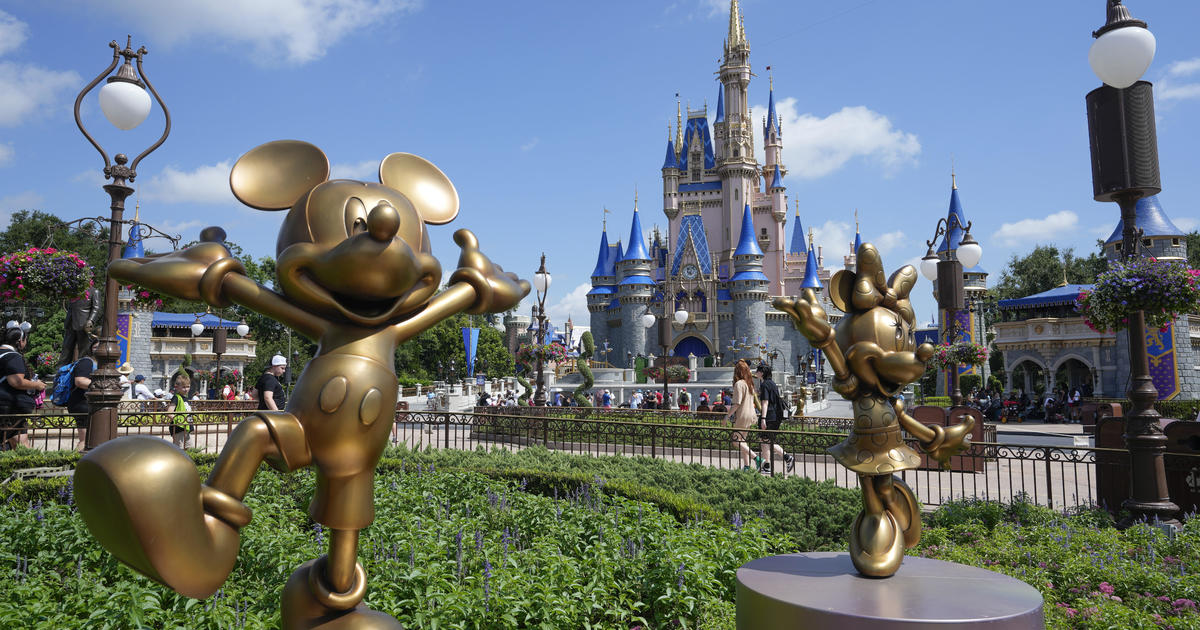 Сделката е сключена между Disney и управителния район на Disney World с одобрението на представителите на DeSantis