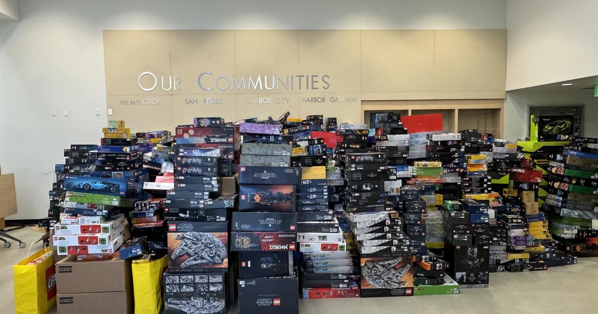 71-годишен мъж, арестуван, след като полицията в Лос Анджелис откри близо 3000 кутии с откраднати комплекти LEGO в дома му