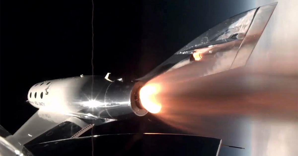 Virgin Galactic изстреля 2 пилота, 4 пътника до границата на космоса и обратно