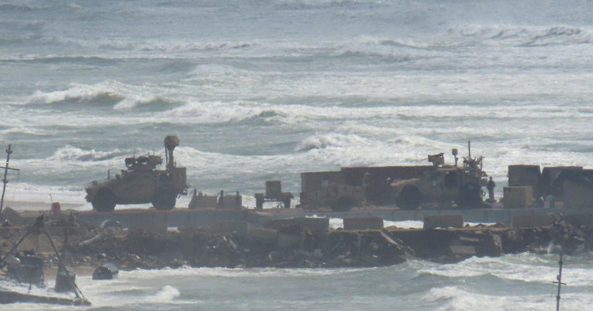 Плаващият кей за помощ в Газа временно беше демонтиран поради бурно море