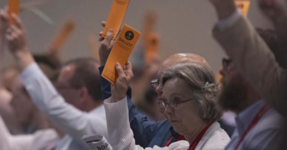 Southern Baptists Narrowly Vote Against Banning Women Pastors ...