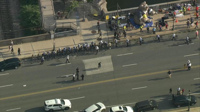 Overhead shot of protesters on Market Street Bridge in Philadelphia 