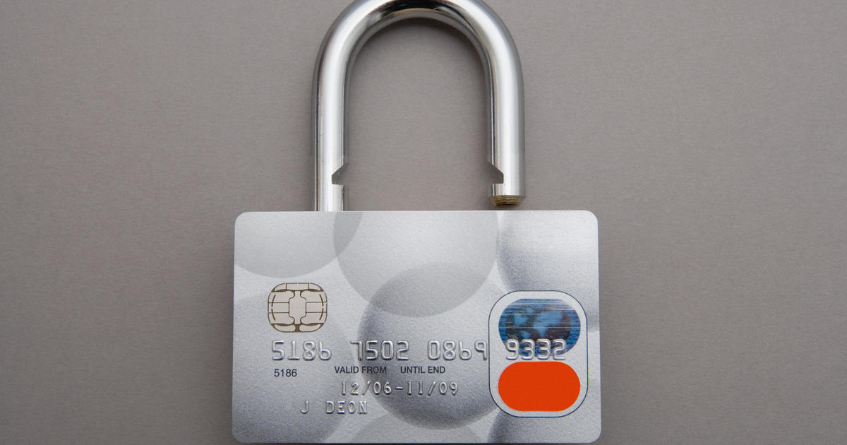 Трябва ли да затворите всичките си кредитни карти, когато уреждате дълг?