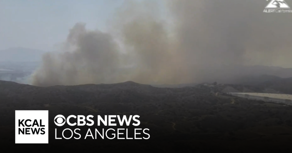 Lisa Fire torches more than 400 acres east of Moreno Valley - CBS Los ...