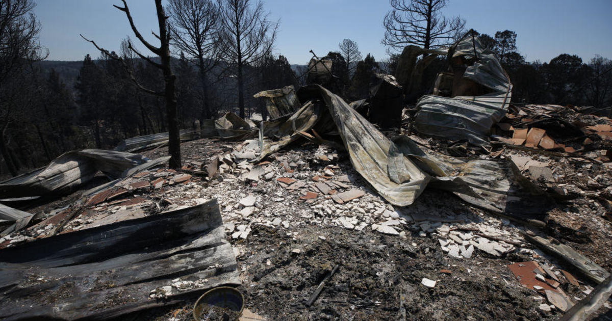 Стотици структури, унищожени, тъй като горските пожари в Ню Мексико продължават да горят извън контрол