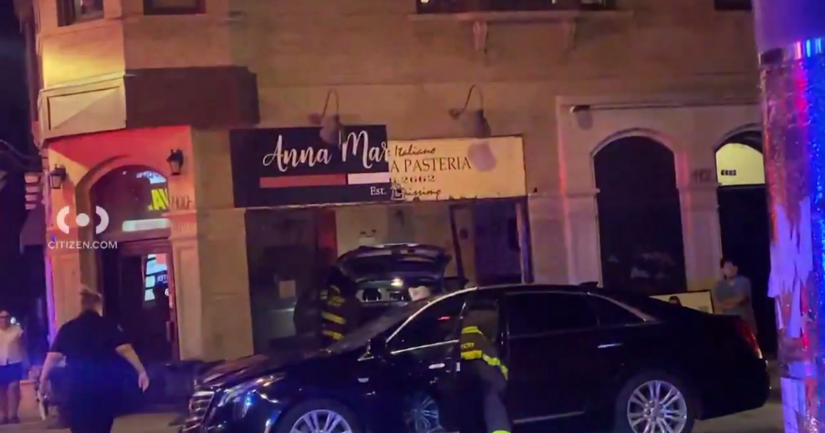 Read more about the article SUV crashes into another car and a restaurant in Chicago’s Uptown district