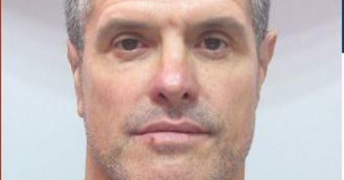 Ex-wrestler known as "cocaine king" surrenders after years on run
