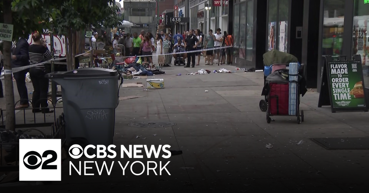 East Village stabbing leaves 1 dead, 2 wounded - CBS New York