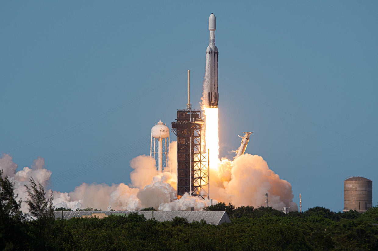 SpaceX Falcon Heavy rocket launches powerful hurricane-hunting weather ...