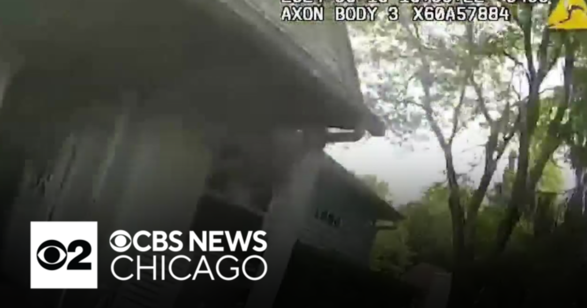 New Jersey police officer rescues couple from burning home - CBS Chicago