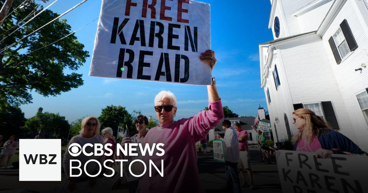 Group holds protest outside Karen Read’s jury deliberations, saying she is guilty
