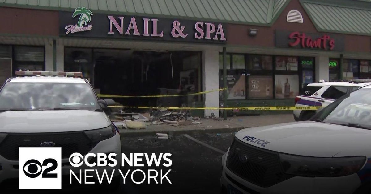 Off-duty NYPD officer among 4 killed in Long Island nail salon crash ...