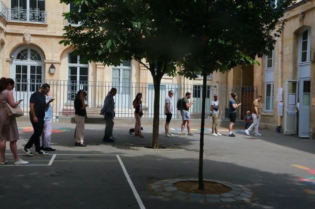França celebra primeiro turno das eleições legislativas