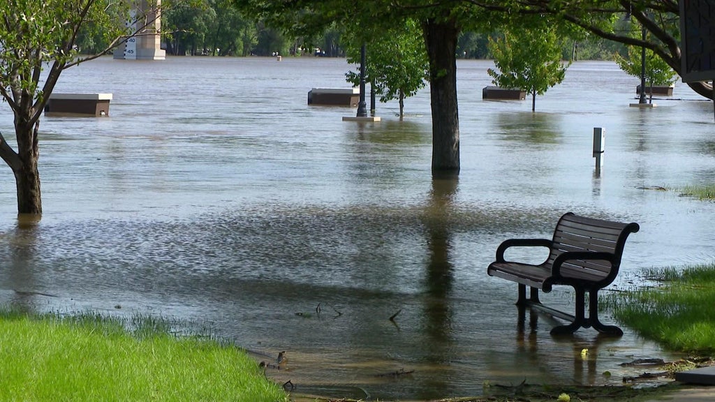 Missisippi River crests in Red Wing as flooding impacts businesses