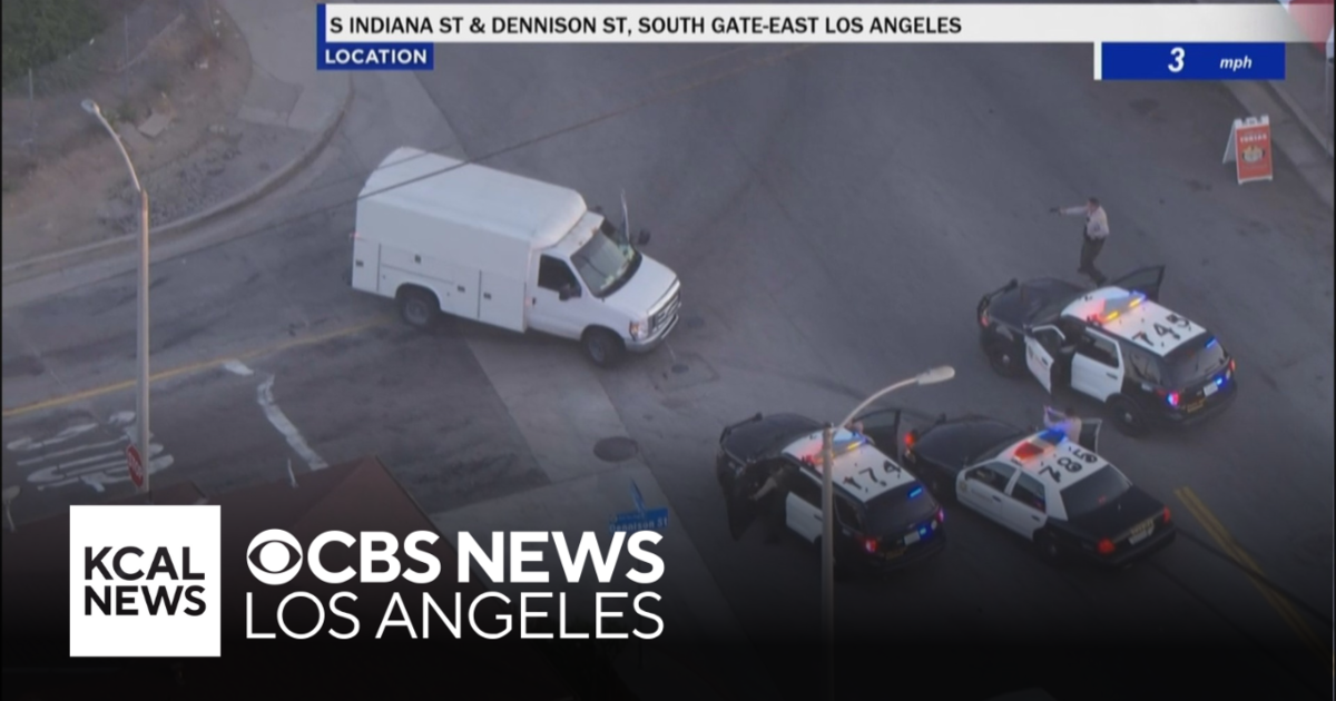 Stolen truck spins out during pursuit with Los Angeles County deputies – CBS Los Angeles