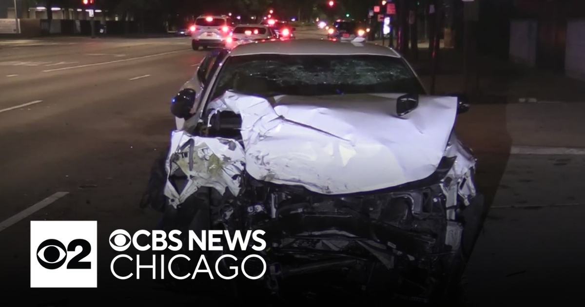 Driver crashes into multiple cars on Near North Side - CBS Chicago