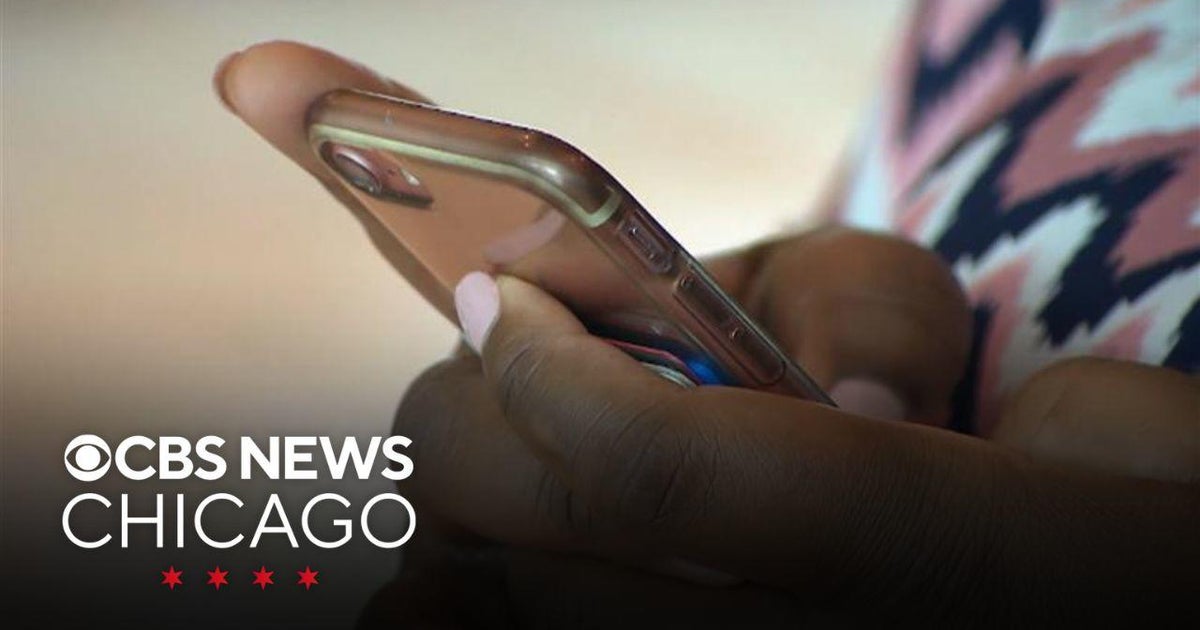 Chicago police warn of robber targeting victims on dating apps - CBS ...